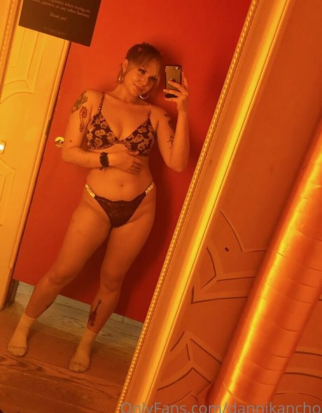 dünne blonde onlyfans erwachsene exklusive bild
