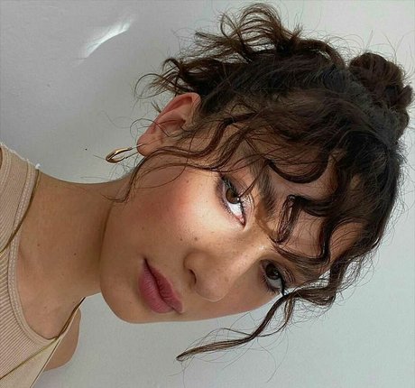 Manahou Mackay schauspielerin nacktheit foto