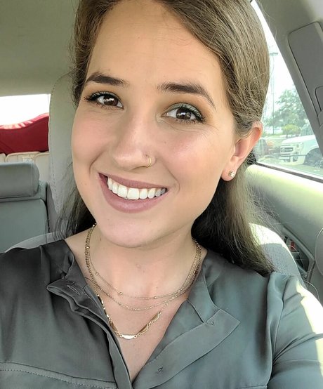 Lizzie All Day erwachsene freie bild