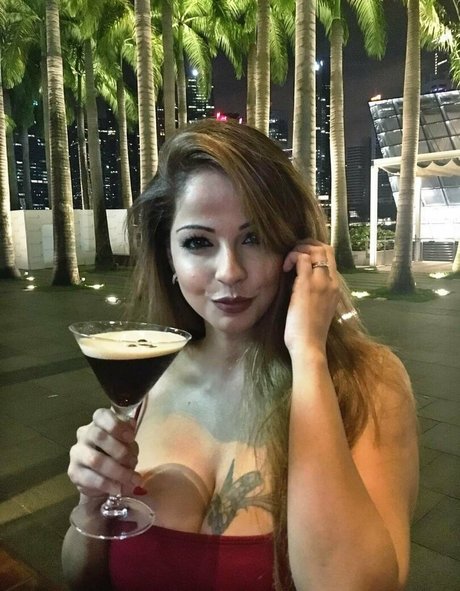 Zareen Zoya Khan porno sexy galerien