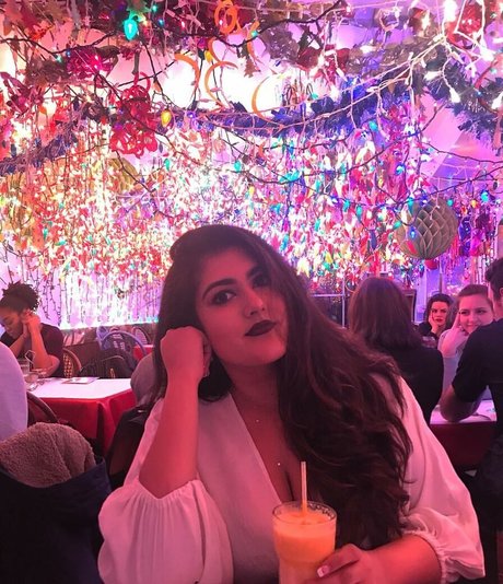 Sanjana exklusive nackten fotos