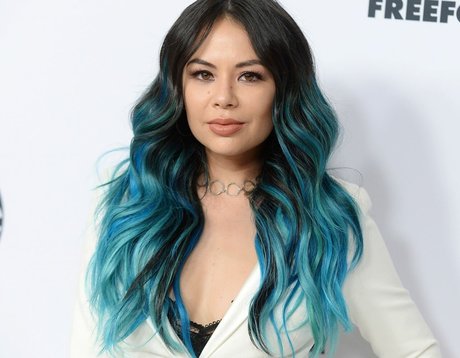 Janel Parrish akt pornostar galerie