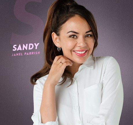 Janel Parrish schauspielerin nackt bilder