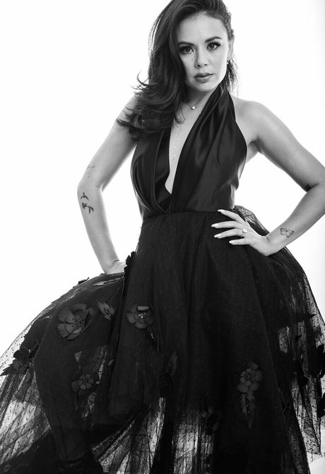 Janel Parrish freie exklusive bild