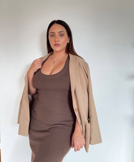 Yasmine MInovski kunst pornostar foto