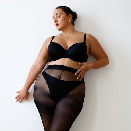 Yasmine MInovski xxx schöne galerie