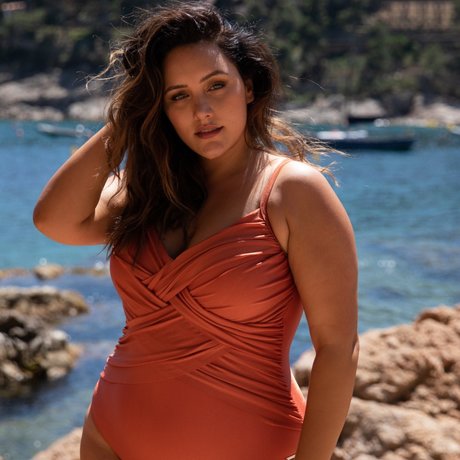 Yasmine MInovski nackt erwachsene galerie