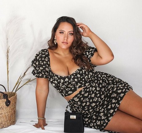 Yasmine MInovski porno exklusive bild