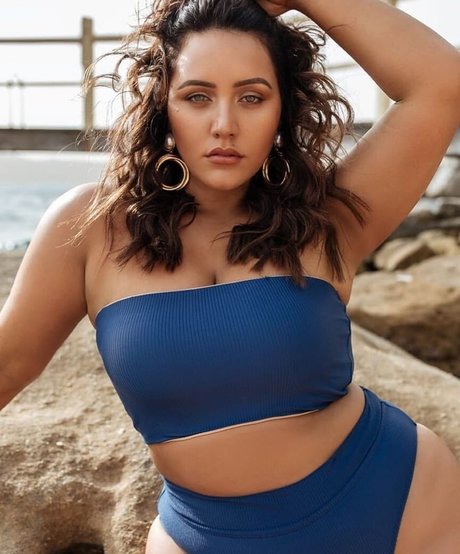 Yasmine MInovski top heiße bilder