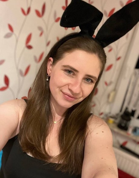 Amina Henderson nackt top bilder