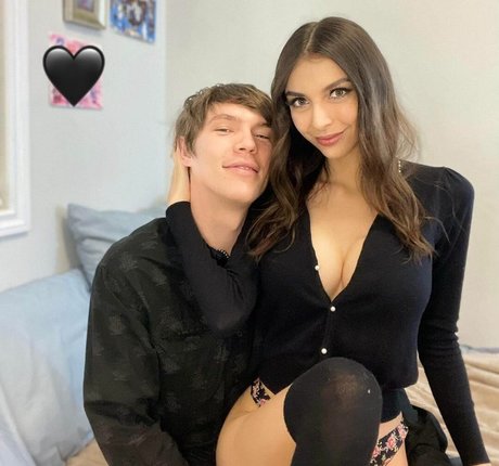 ChloeNight top akt bilder