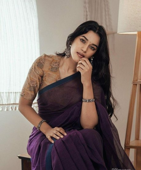 Mirnalini Ravi nackt erotische bilder