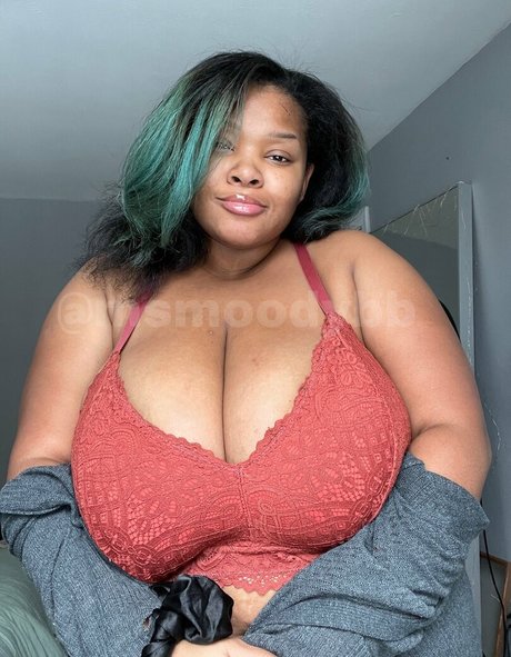 MsMoodyBB pornographische bild