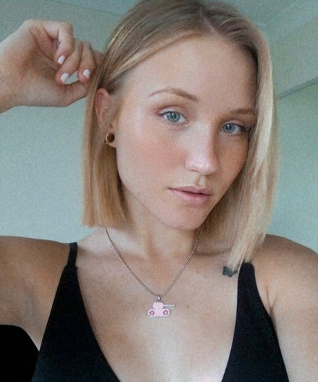 QAEKZ erotische freie bild