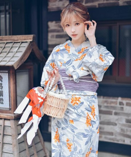 Ely Cosplayer freie erotische bilder