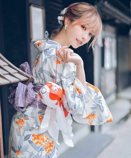 Ely Cosplayer sexy pornostar bilder