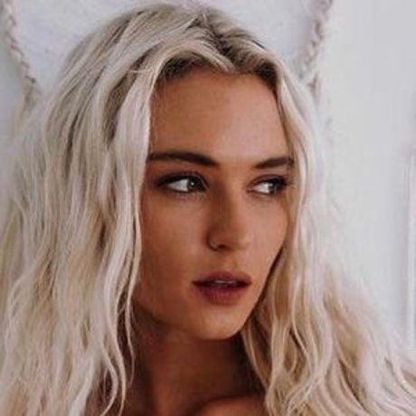 Lucie Donlan model nackten archiv