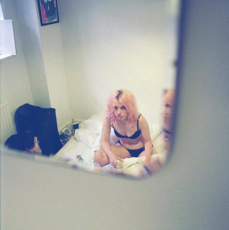 Izzy Phillips kunst akt foto