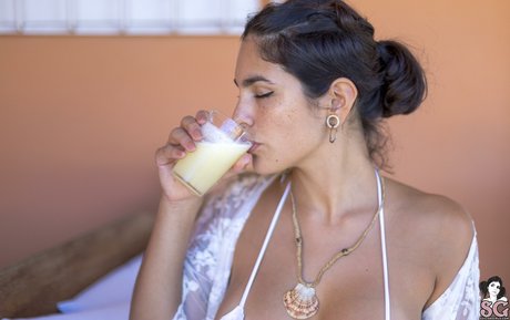 Camille Suicide schauspielerin schöne galerien