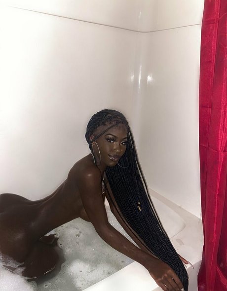 Cyn Kaine erotische hübsche bilder