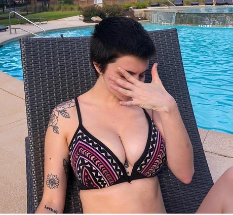 Noah Ivy exklusive nacktheit bild