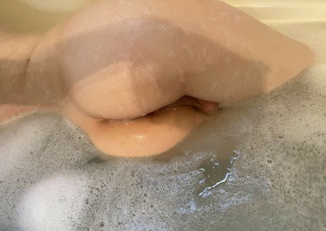 dünnes model onlyfans kunst nackten bilder