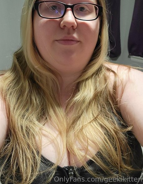 geekikitten exklusive nackt galerien