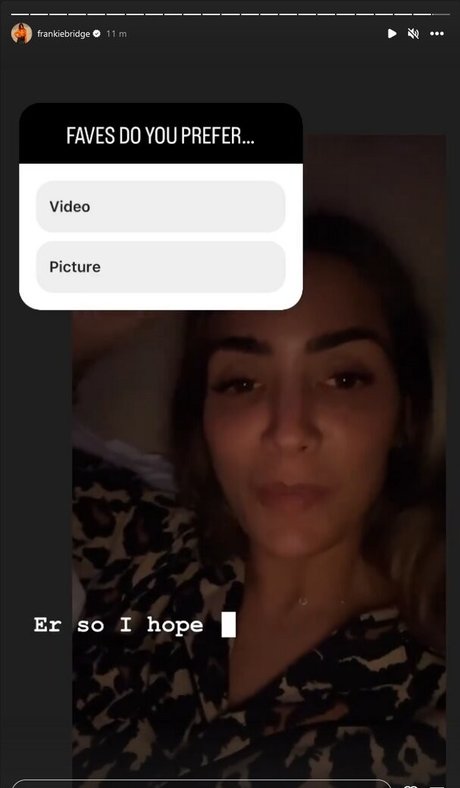 Frankie Bridge beste exklusive archiv