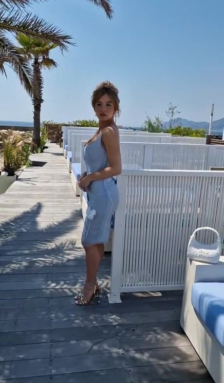 dünne latina-onlyfans erotische hd bild