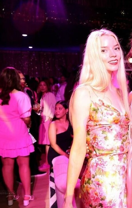 Anya Taylor Joy hd pornostar galerien