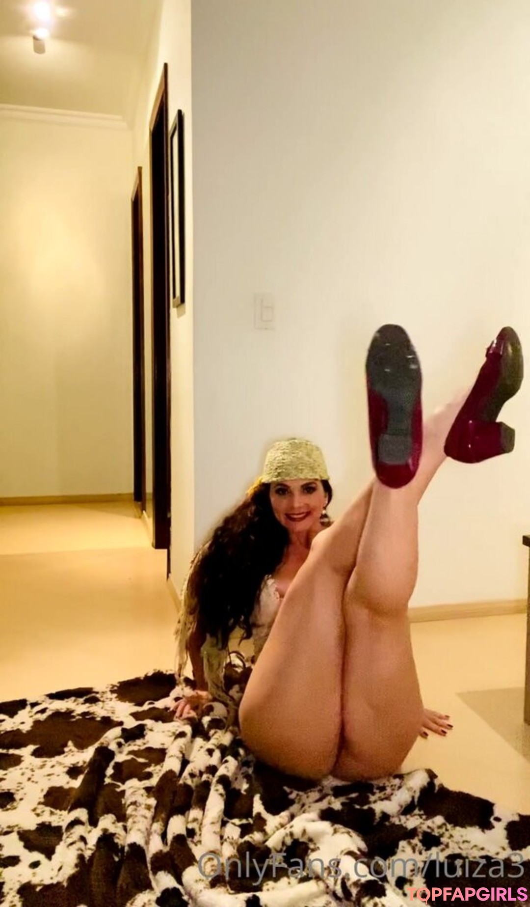 Luiza Ambiel nackt akt archiv