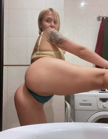 Lyubov Tomskaya pornostar nette bild