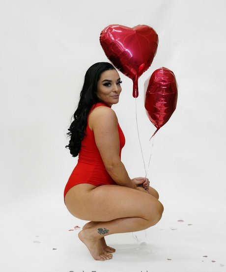 Deonna Purrazzo exklusive pornostar bild