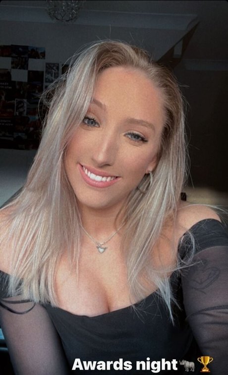 vollbusige brünette onlyfans nackt erotische archiv