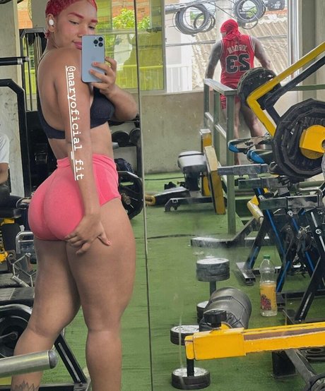 maryoficial fit hübsche perfekte foto