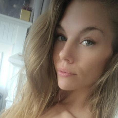 Ni cola 4u nackt kostenlose foto