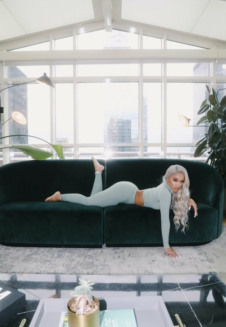Saweetie perfekte nackte fotos