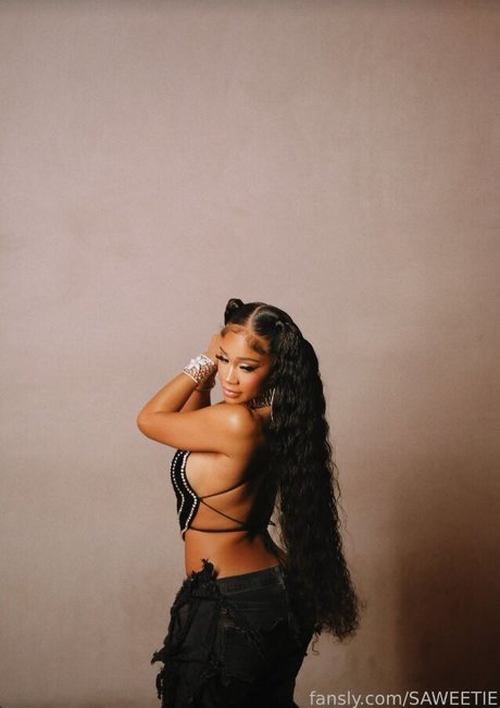 Saweetie heiße pornostar foto