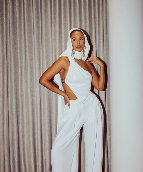 Maya Jama beste erotische galerien