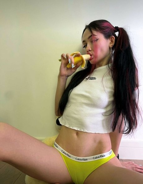 B u l o c h k a exklusive sexy bild