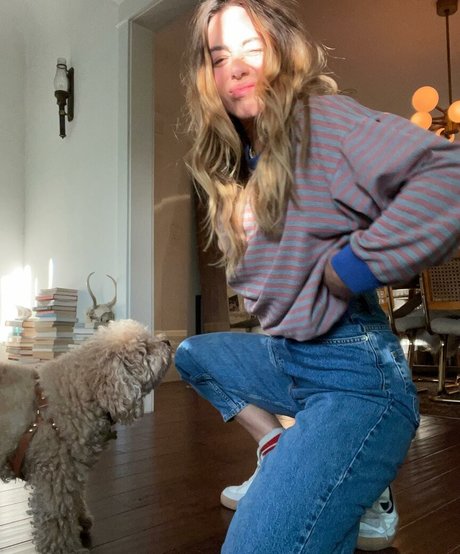 Chloe Bennet kunst erwachsene bilder