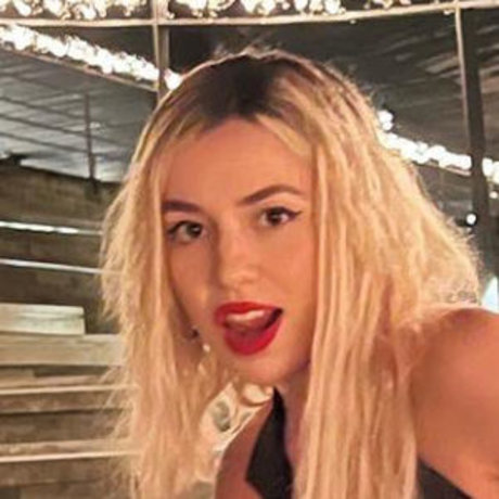 Ava Max exklusive sexy fotos