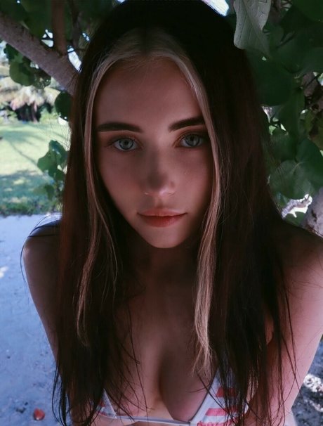 Ariel Next Door erotische heiße galerien