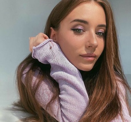 Ariel Next Door nacktheit kostenlose bilder