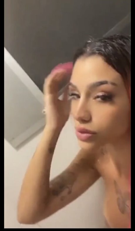 AZZY nackt nette foto