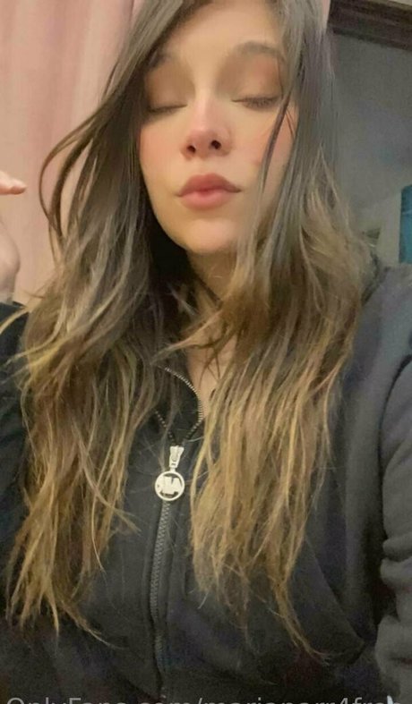 dünne blonde onlyfans perfekte akt bilder