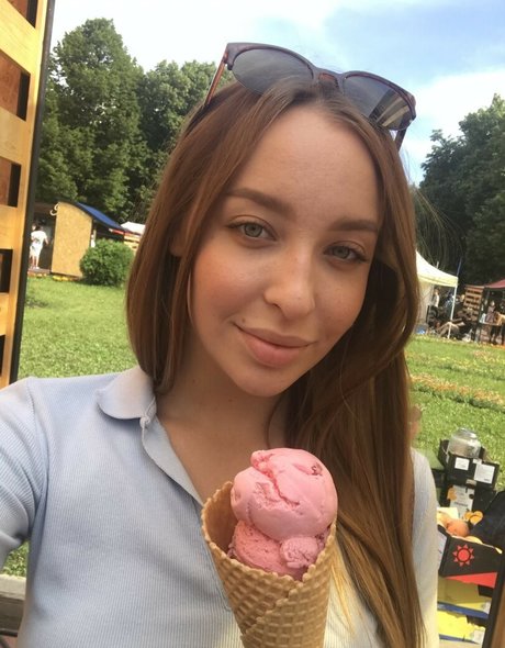 kategolden xxx akt galerie