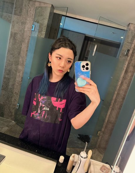 LilyPichu schauspielerin akt bilder