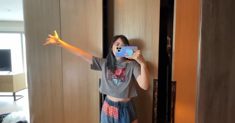 LilyPichu nackten pornostar bild