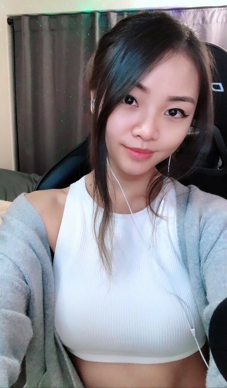 Cindy Phan erwachsene nackt fotos